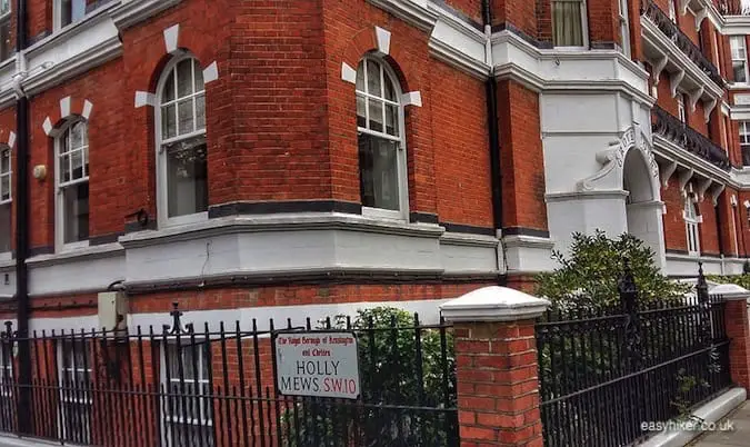 "Grove Court on Holly Mews - London spy walk"