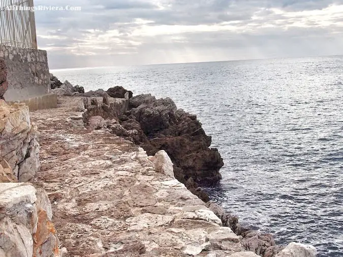 "signposted paths along a along a Neat Little Hiking Package to Cap Nice"