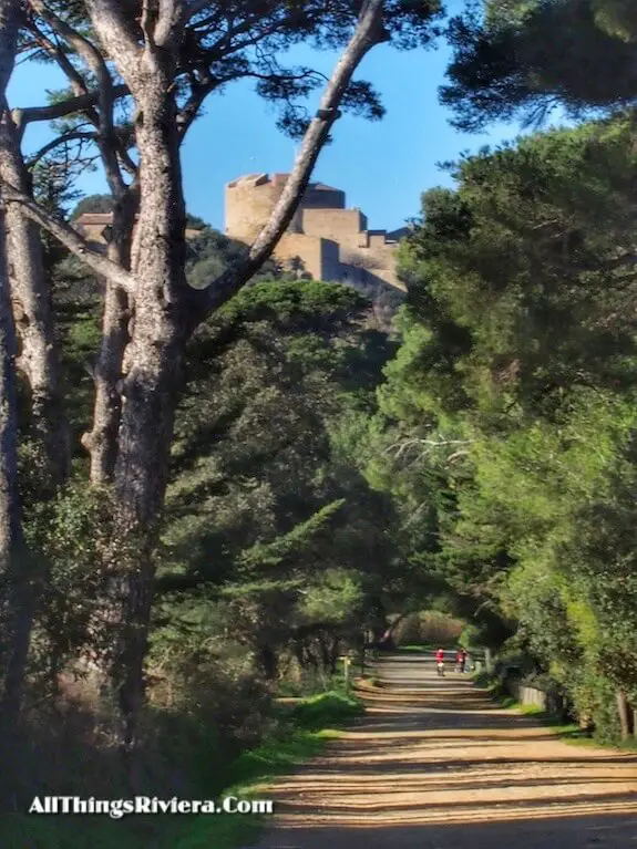 "visit Fort Agathe when hiking or biking in Porquerolles"