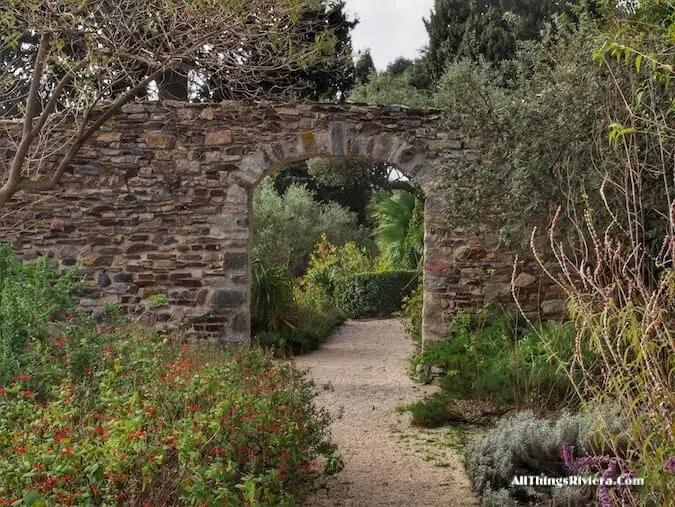 "Castel Sainte Claire in Hyères - Idyllic Garden"