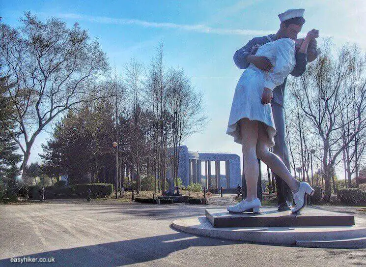 "The Kiss by sculptor Seward Johnson - Fame of Bastogne"