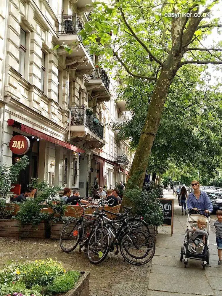 "leisurely walkers - spirit of Bohemian Berlin"