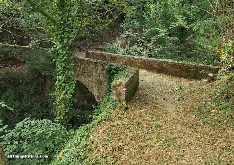 "a bridge along the trail - easiest of easy hikes in Liguria"