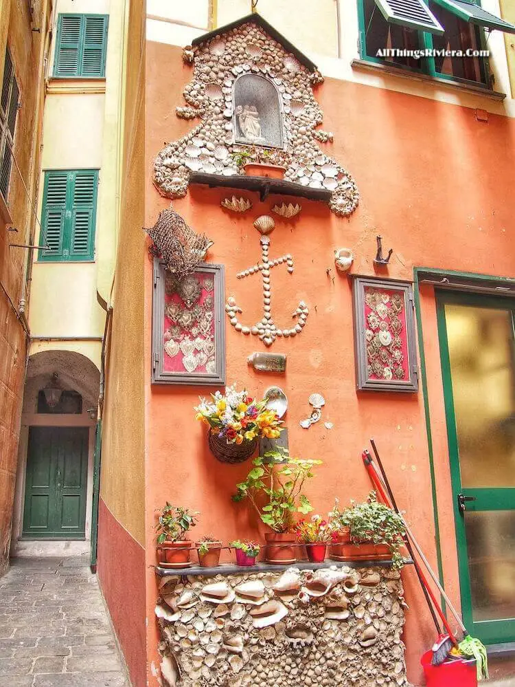 "religious wall decoration in Camogli"