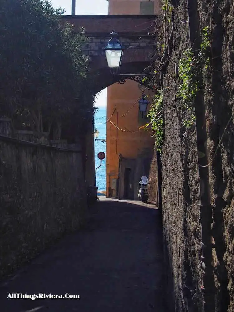 "street leading to the Capolungo in Nervi"