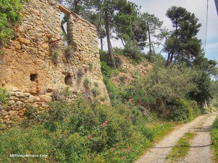 "farmhouse ruins on outstanding Ligurian trails"
