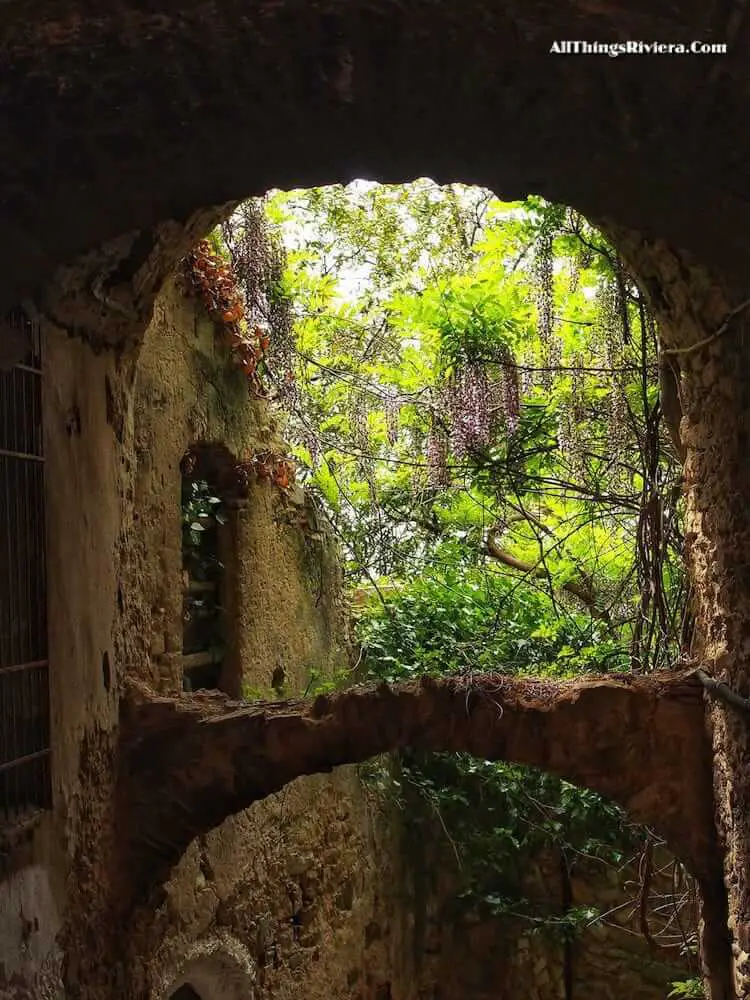 "some ruins in Bussana Vecchia"