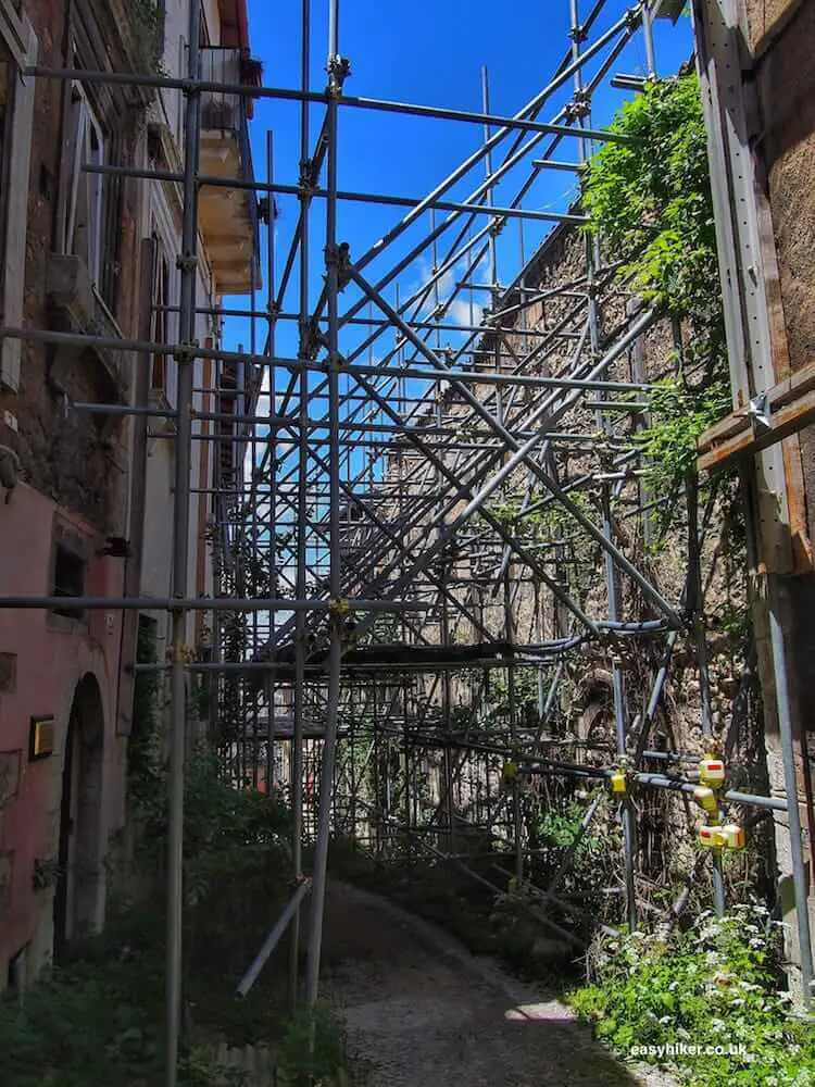 "scaffolding in l'Aquila, Eagle with Broken Wings"