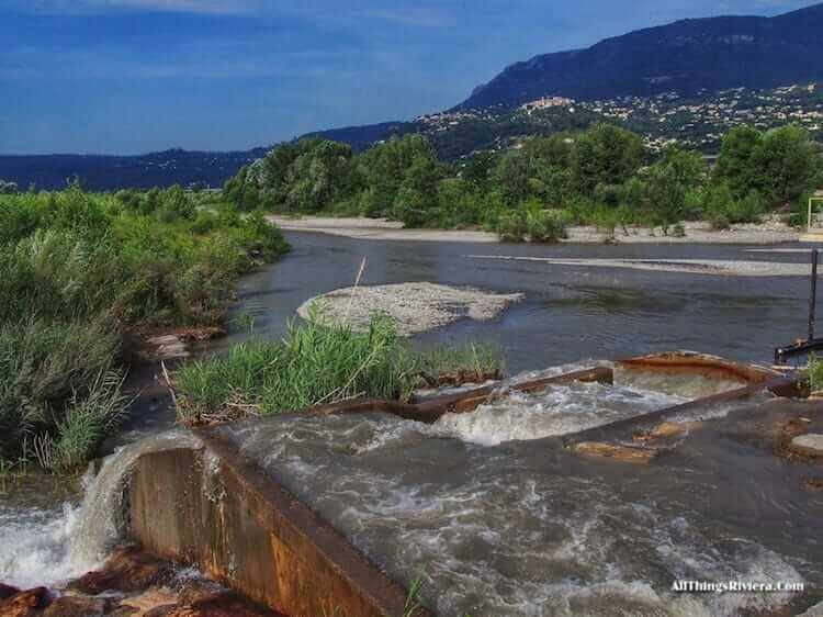 "controlled water flow of the river Var"