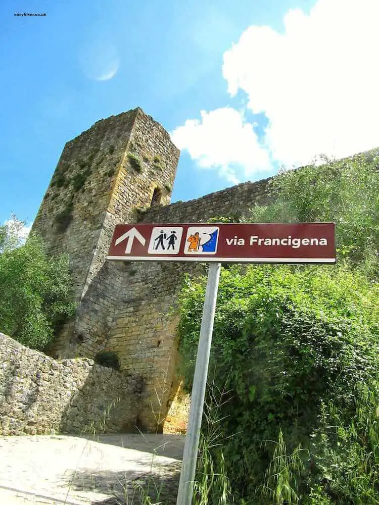 "entrance to the Monteriggioni castle"