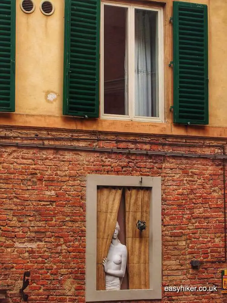 "peeking lady in Siena"
