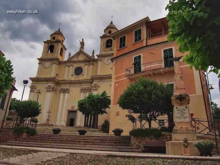 "pretty courtyard of Borgio Verezzi"