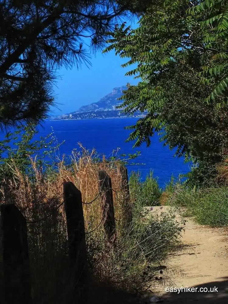 "the way on to the beach in the Calandre"