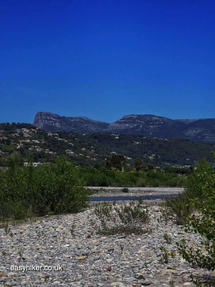 "dry banks on the river Var"