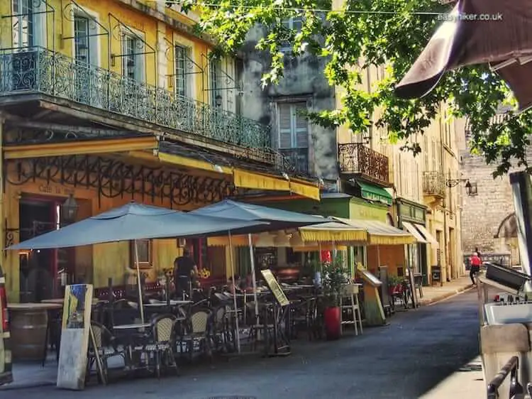 "Vincent Van Gogh in Arles and the bar he painted"