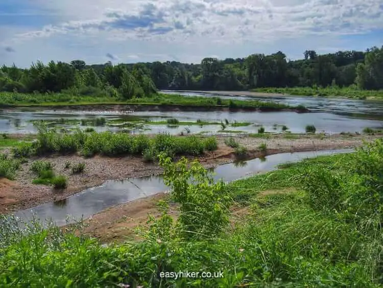 "opening of view on a Perfect Hike in the Valley of the Loire"