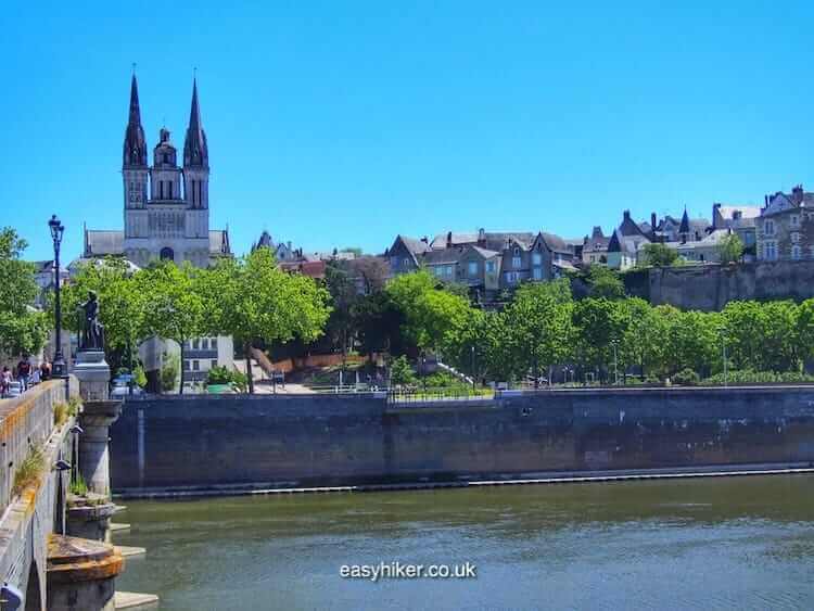 "River Promenades in Tours and Angers starts here"
