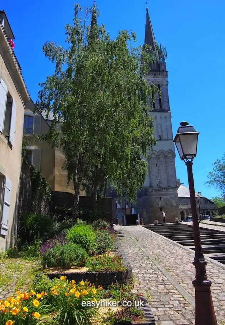 "sights along the River Promenades in Tours and Angers"