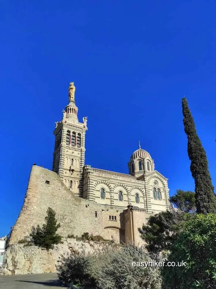 "Notre Dame de la Garde - Là où Marseille porte le sourire"