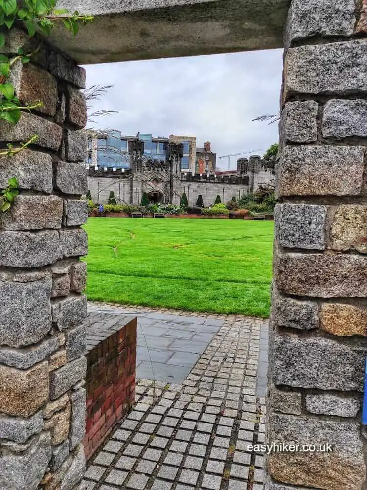 "Three Scenic City Walks in Dublin"